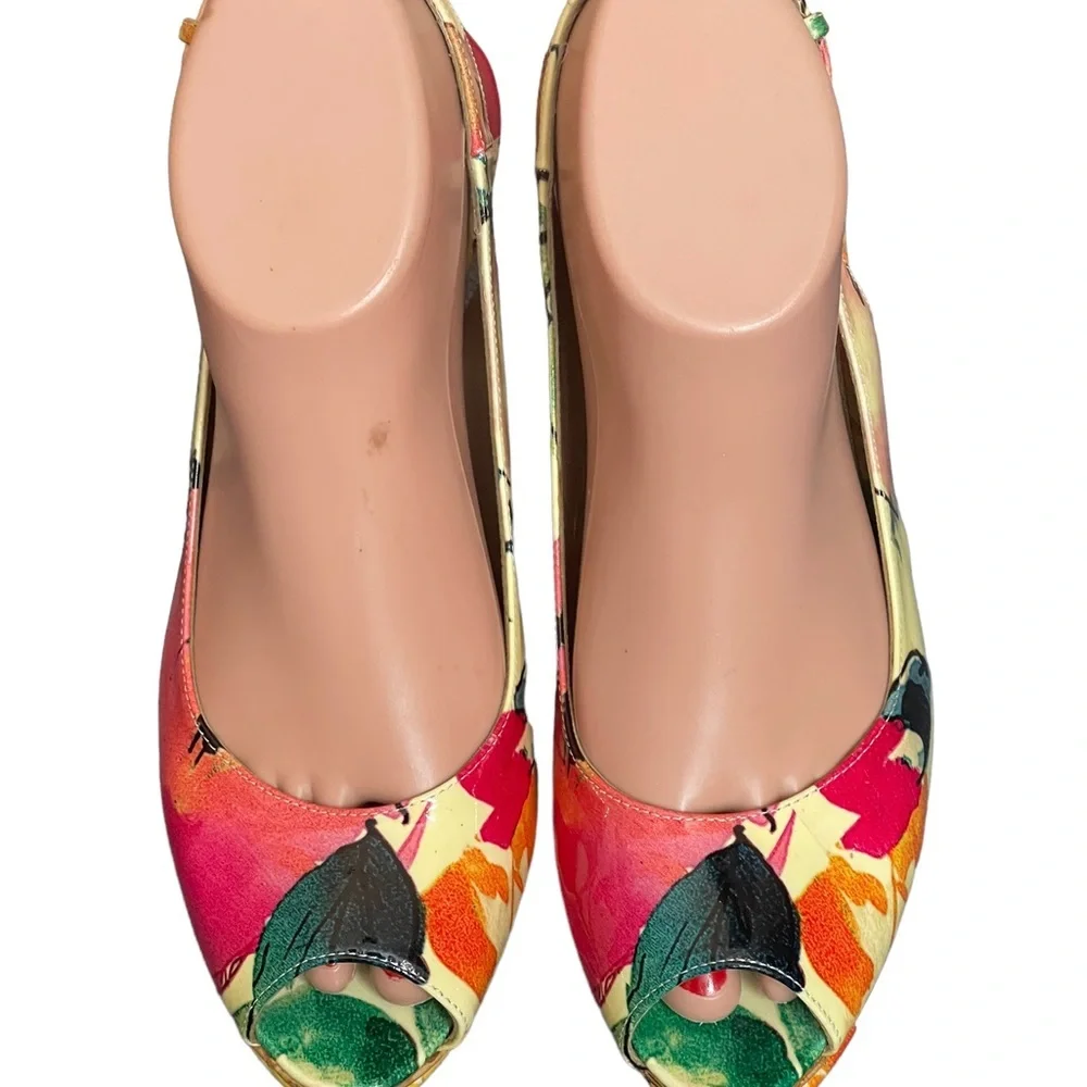Stuart Weitzman Colorful Floral
Peep Toe Wedges Cork Platform
Slingback Size 7.5 - Picture 2 of 14